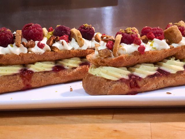 L'Aigle Blanc Eclair Pistache Framboise
